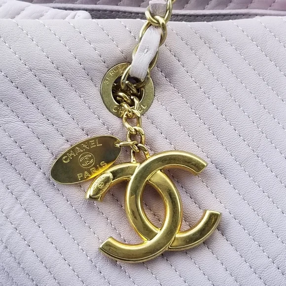 Extra pics for CHANEL Gorgeous blush Pink CC Logo V Stitch Chain Shoulder bag - Picture 11 of 16